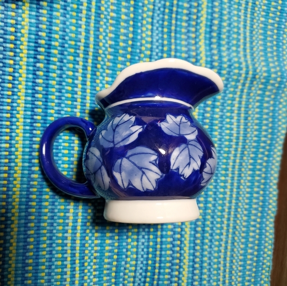 Cobalt Blue Leaf Pattern Ceramic Creamer And Sugar Bowl Set - Picture 5 of 6